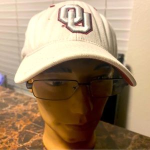 Zephyr NCAA Oklahoma Men’s White Basketball Cap Size 7 1/8